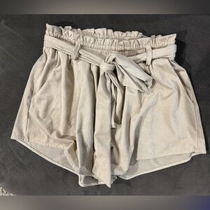 Elegant High Waist Beige Women's Shorts Women’s Small